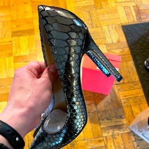 Ivanka trump size 7 gunmetal black/pewter.  Barely worn but so fun!